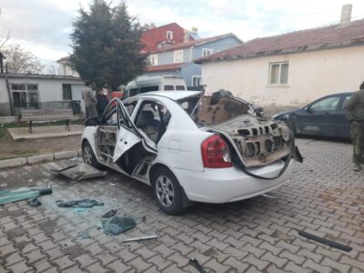 Afyonkarahisar’ın İhsaniye ilçesinde aracındaki piknik tüpünden sızan gazı fark etmeyerek