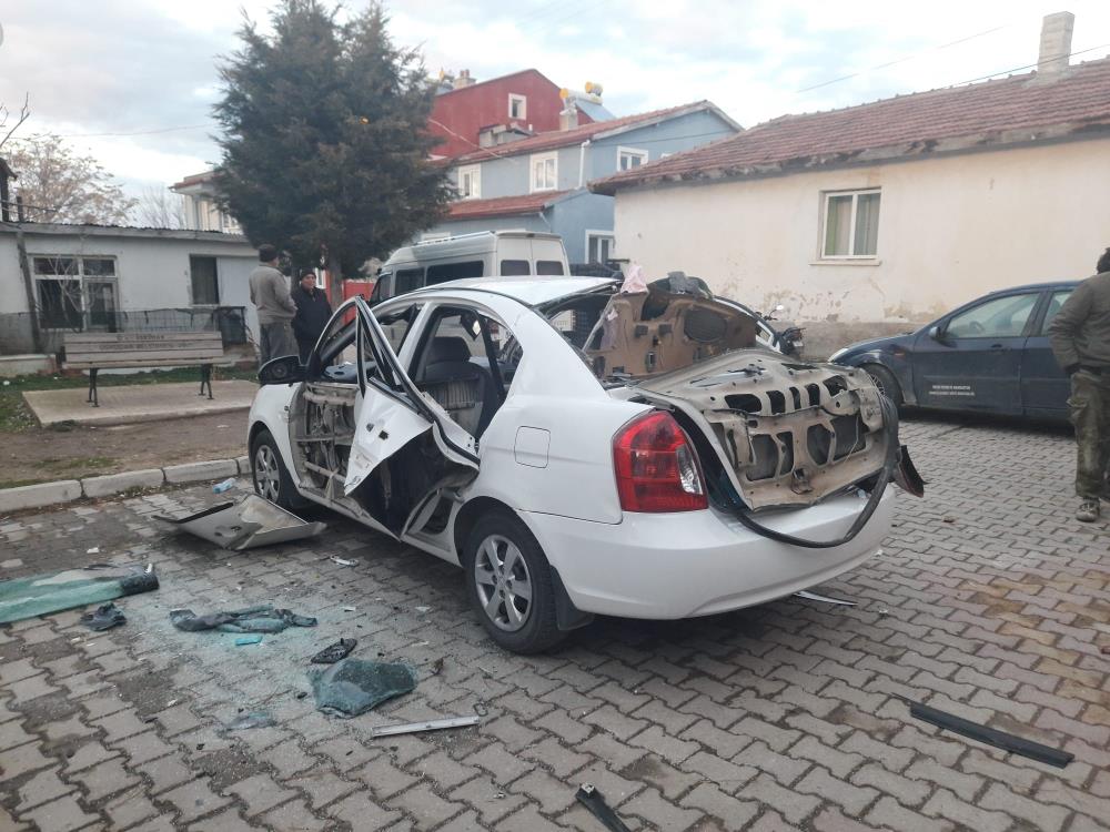 Afyonkarahisar’ın İhsaniye ilçesinde aracındaki piknik tüpünden sızan gazı fark etmeyerek