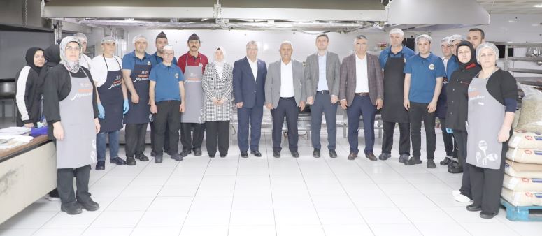 Belediye Başkanı Mehmet Zeybek, Ramazan bereketi ve birliği için kaynayan