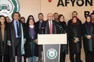 Tüm Türkiye’de eş zamanlı olarak kamu avukatları için basın açıklaması