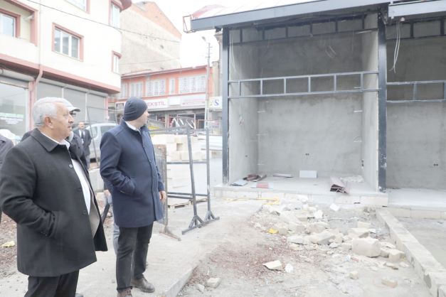 Yoncaaltı Çarşı ve Kapalı Otopark Projesi’ndeki çalışmaları inceleyen Belediye Başkanı
