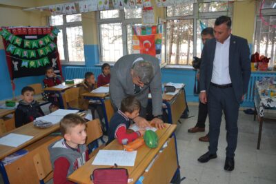İl Milli Eğitim Müdürü Miraç Sünnetci, okul ziyaretleri çerçevesinde Beyyazı
