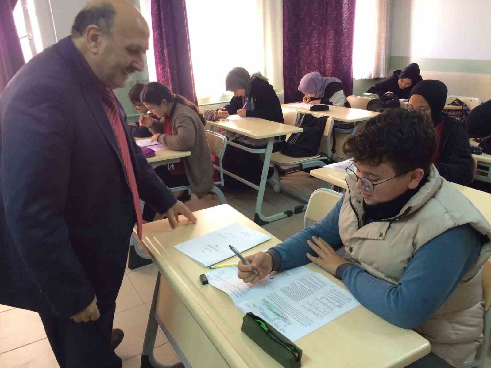 AFYONKARAHİSAR’IN BOLVADİN İLÇESİNDE ORTAOKUL 8. SINIF ÖĞRENCİLERİNE YÖNELİK LİSELERE GEÇİŞ