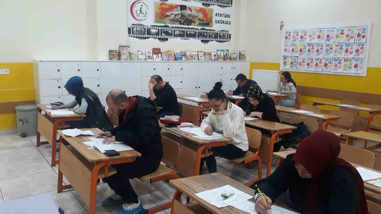 AFYONKARAHİSAR’DA, ATATÜRK İLKOKULU’NDA ÖĞRENCİ VELİLERİNE YÖNELİK ÖDÜLLÜ KİTAP OKUMA YARIŞMASI