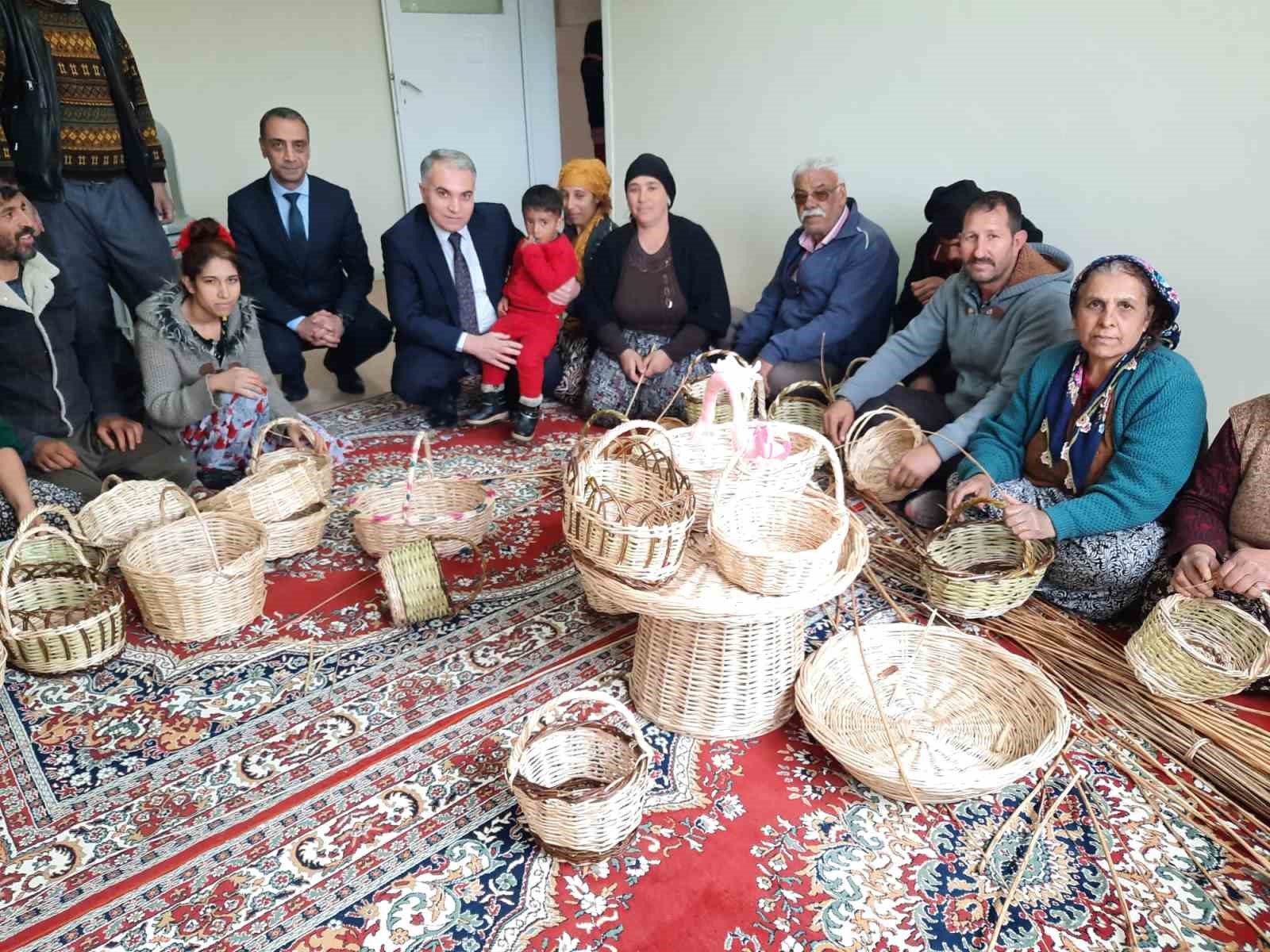 AFYONKARAHİSAR’IN DİNAR İLÇESİNDE KAYMAKAMLIK ÖNCÜLÜĞÜNDEN AÇILAN KURS İLE AĞIRLIĞI ROMAN