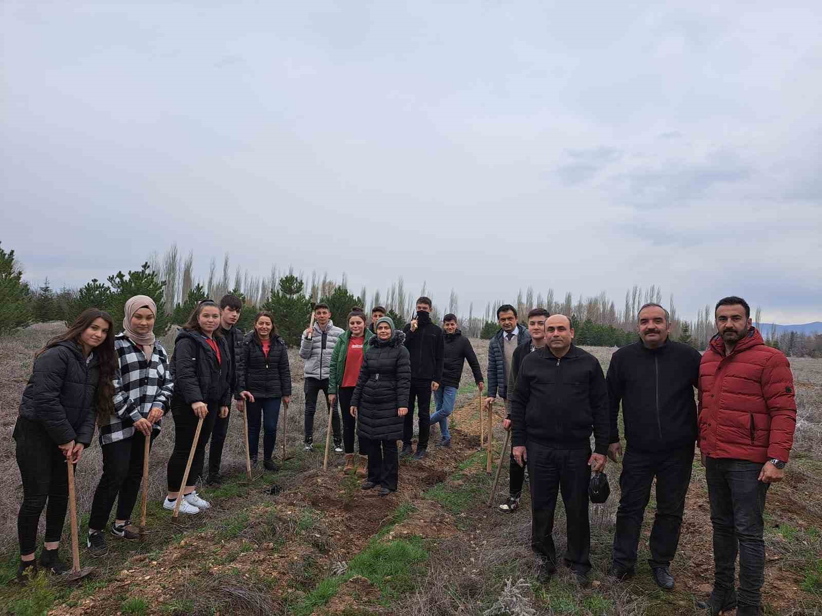 SANDIKLI HİSAR MESLEKİ VE TEKNİK ANADOLU LİSESİ ÖĞRETMEN VE ÖĞRENCİLERİ