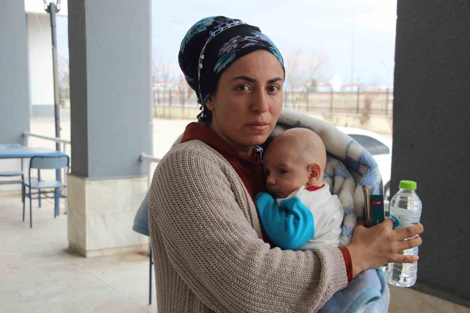 AKRABALARI TARAFINDAN BİNADAN KURTARILAN FATMA BOZKURT 4 ÇOCUĞU İLE BİRLİKTE
