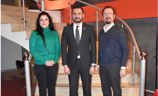 Ölmez’den Megabirlik’e ziyaret CHP Afyonkarahisar Milletvekili aday adayı Devrim Ölmez, Megabirlik’i ziyaret etti.