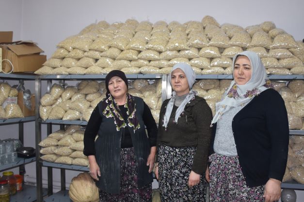Afyonkarahisar’ın Sinanpaşa ilçesinde Kadın Kültür Evi’nde çalışan kadınlar ve gönüllülerin