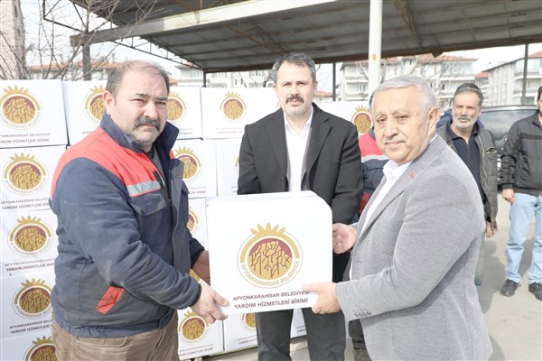 Afyonkarahisar Belediyesi Ramazan ayı nedeni ile personeline gıda paketi desteğinde