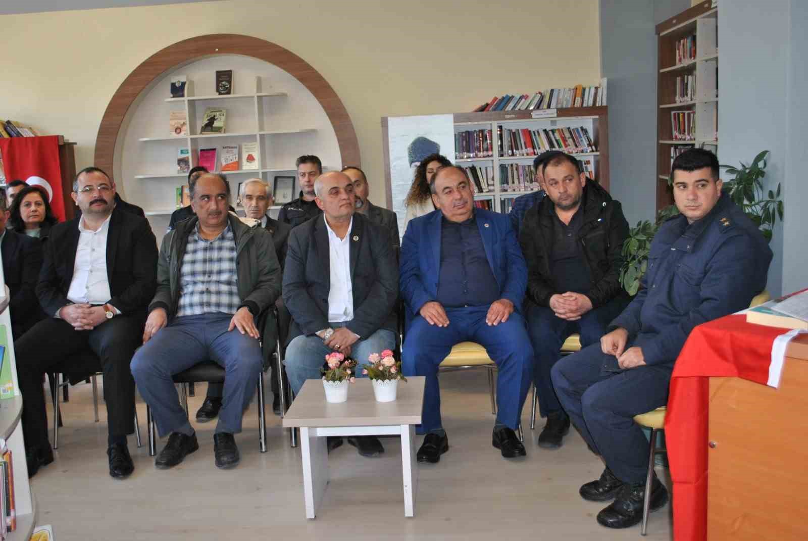 AFYONKARAHİSAR İL KÜLTÜR VE TURİZM MÜDÜRÜ MEHMET TANIR, KİTAP OKUMANIN