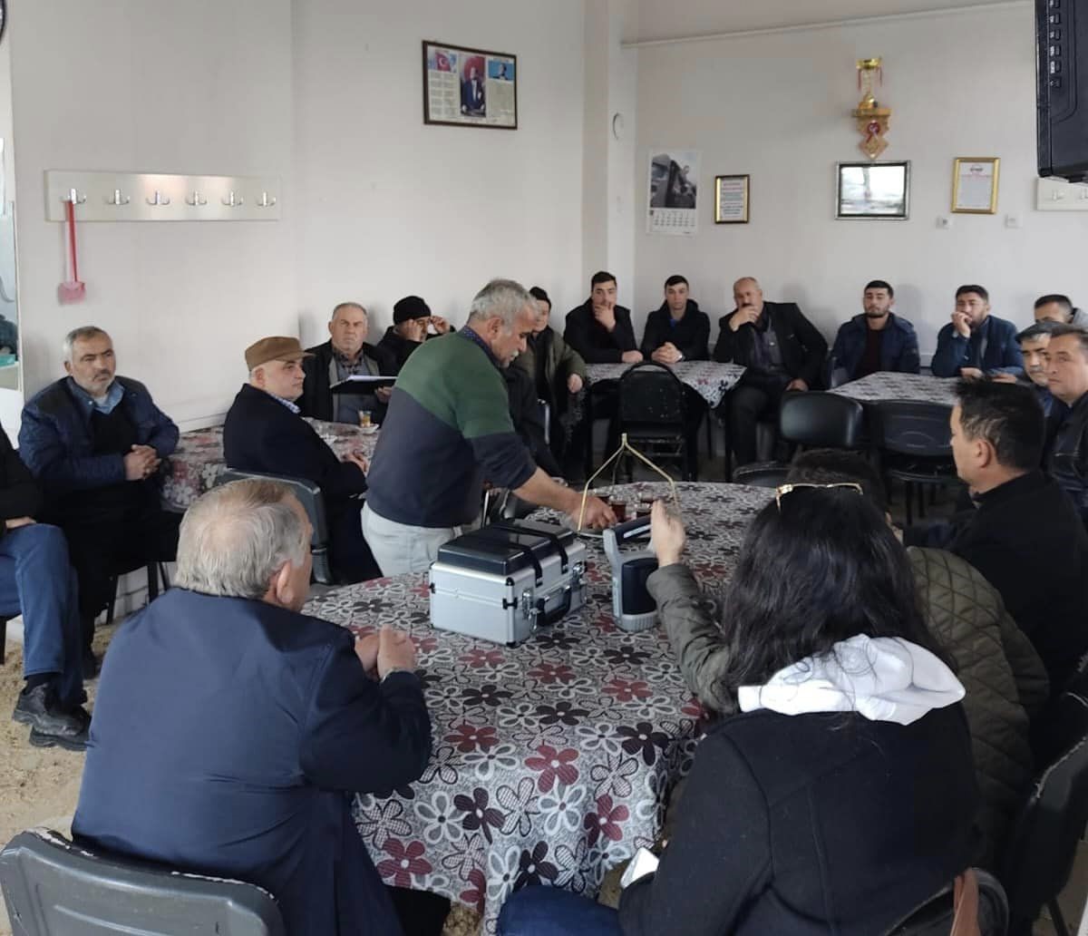 AFYONKARAHİSAR’IN İHSANİYE İLÇESİNDE TARIM VE ORMAN MÜDÜRLÜĞÜ PERSONELLERİ TARAFINDAN TOPRAK