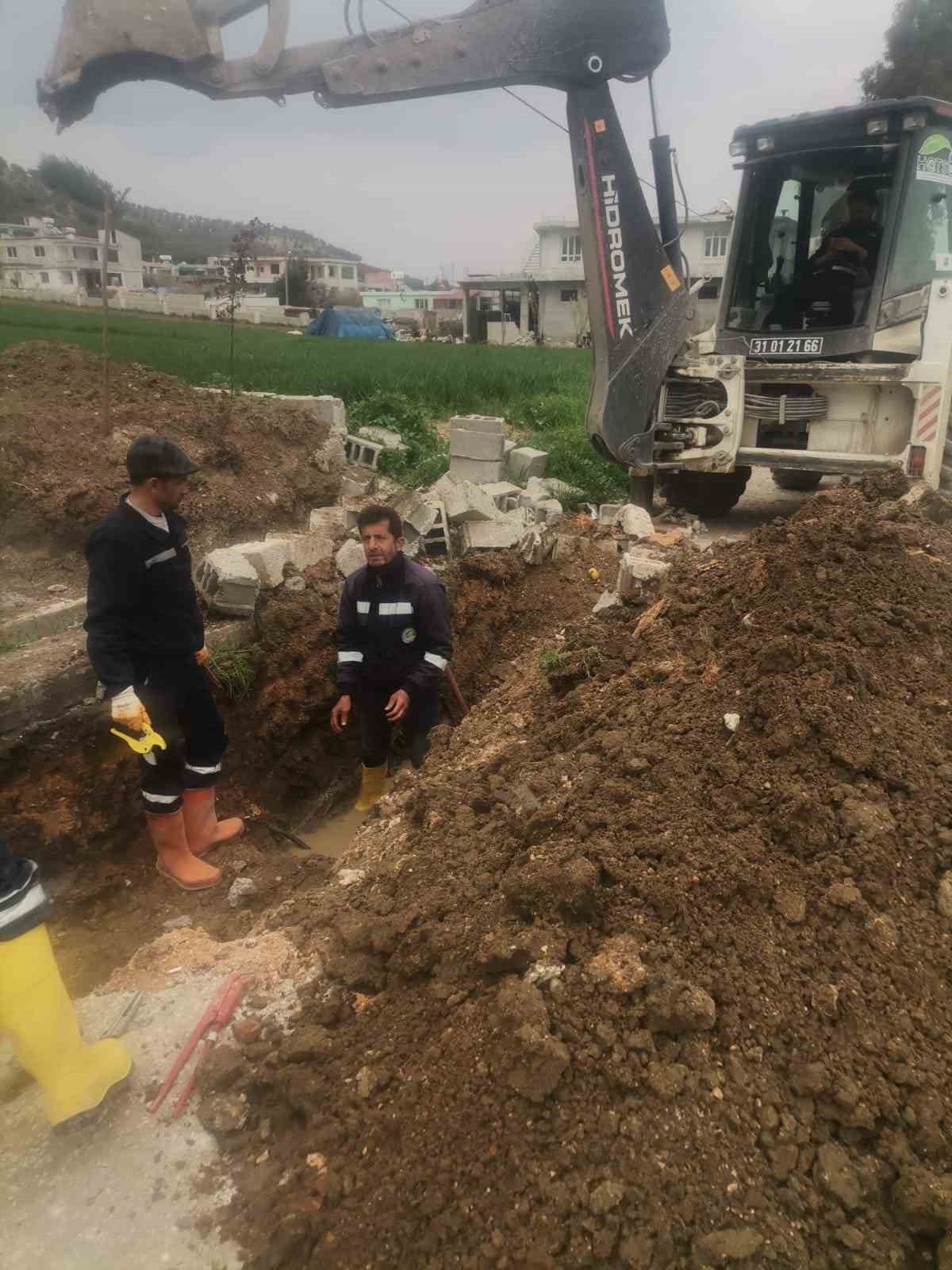 AFYONKARAHİSAR İL ÖZEL İDARESİ’NE BAĞLI EKİPLER DEPREM BÖLGESİNDEKİ ÇALIŞMALARINA DEVAM