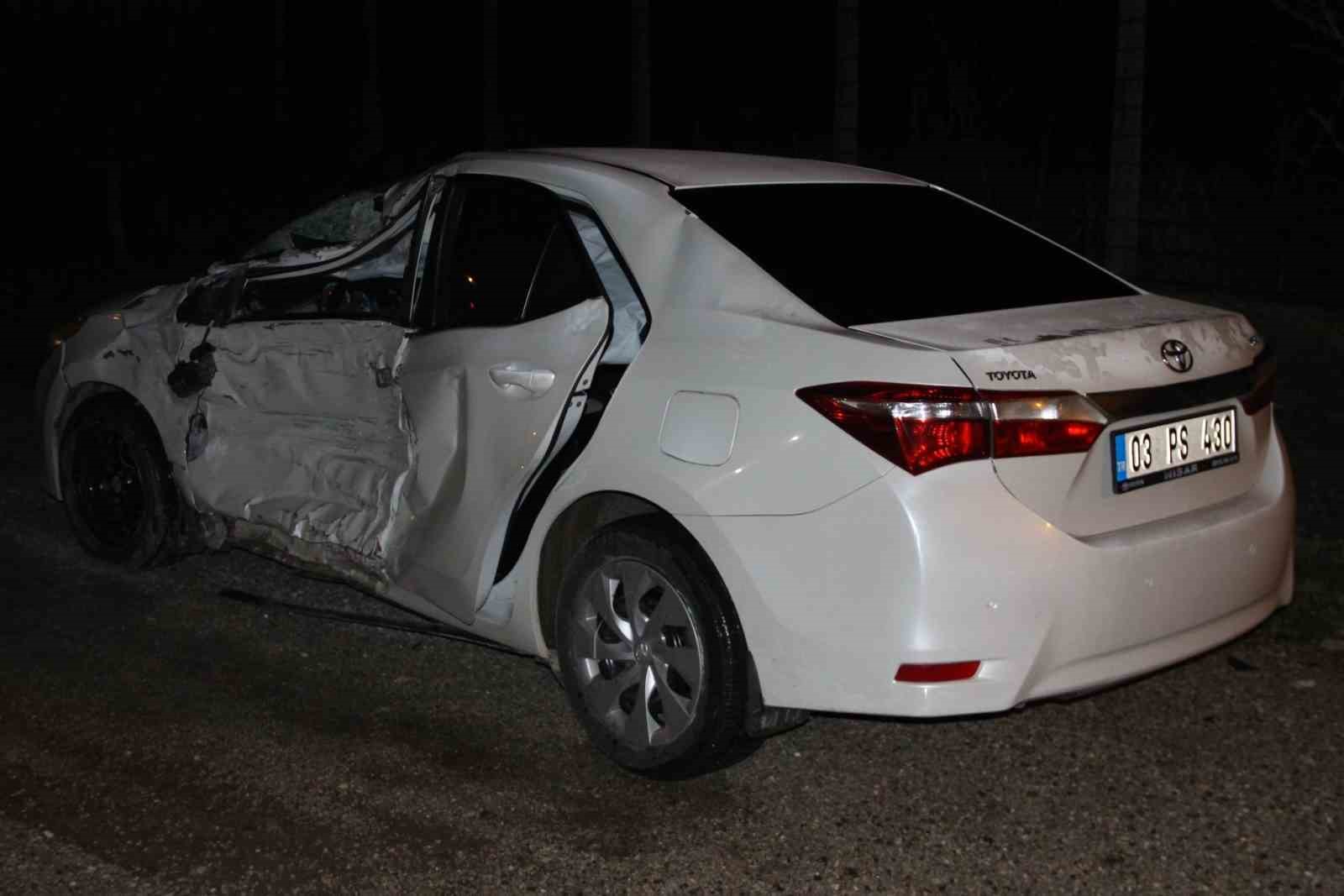 AFYONKARAHİSAR'DA KAMYON İLE OTOMOBİLİN ÇARPIŞMASI SONUCU MEYDANA GELEN KAZADA 2