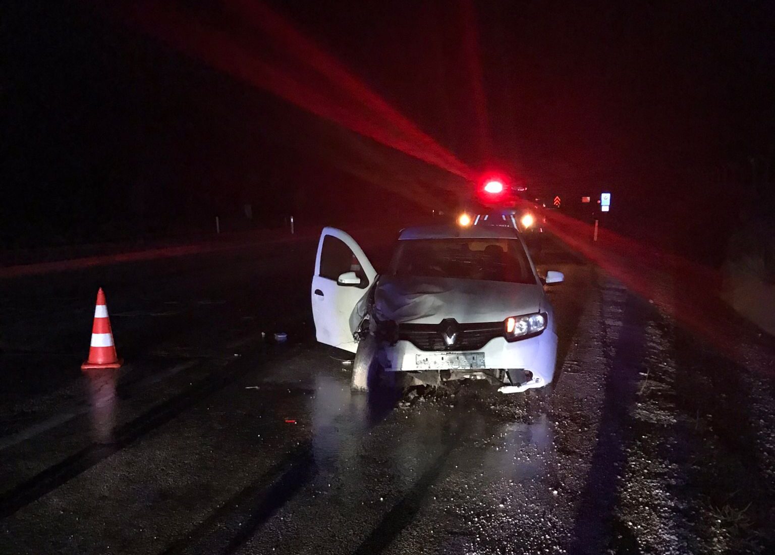 Afyonkarahisar’da meydana gelen trafik kazasında 3 kişi yaralandı Edinilen bilgilere