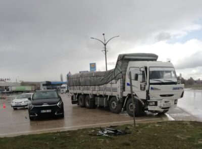 Afyonkarahisar’da meydana gelen trafik kazasında 2 kişi yaralandı. Edinilen bilgilere