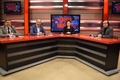 Kanal 3 ekranlarında Selcen Dilek Çöygün moderatörlüğünde Gazeteciler Yasin Köksal,