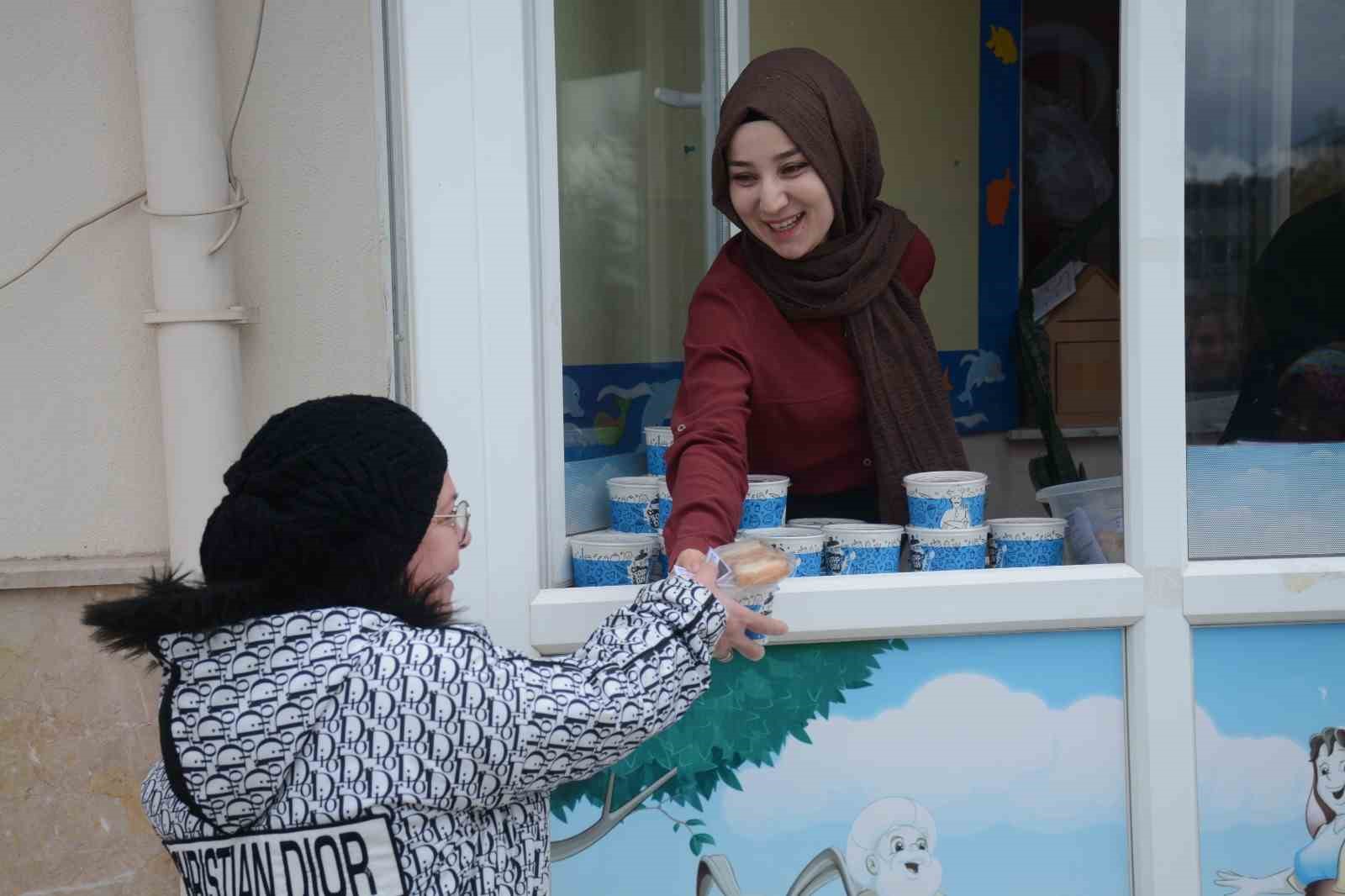 AFYONKARAHİSAR’IN SANDIKLI HATİCE TURAN ANAOKULU TARAFINDAN 18 MART ŞEHİTLERİ ANMA