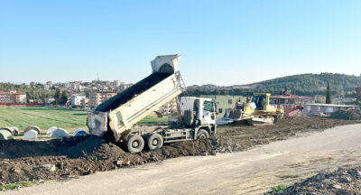 İl Özel İdaresi ekipleri, Hatay Kırıkhan’da çadırkent alt yapıları çalışmalarını