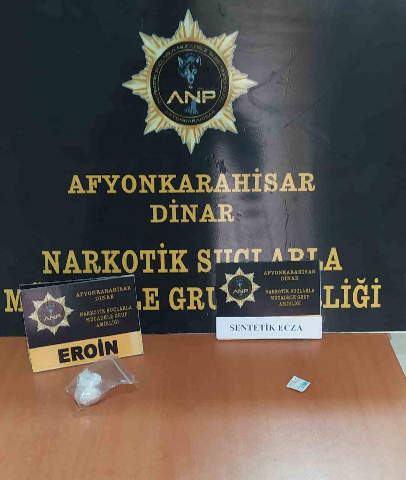 AFYONKARAHİSAR’IN BAŞMAKÇI İLÇESİNDE ŞÜPHE ÜZERİNE DURDURULAN BİR ARAÇTA EROİN ELE