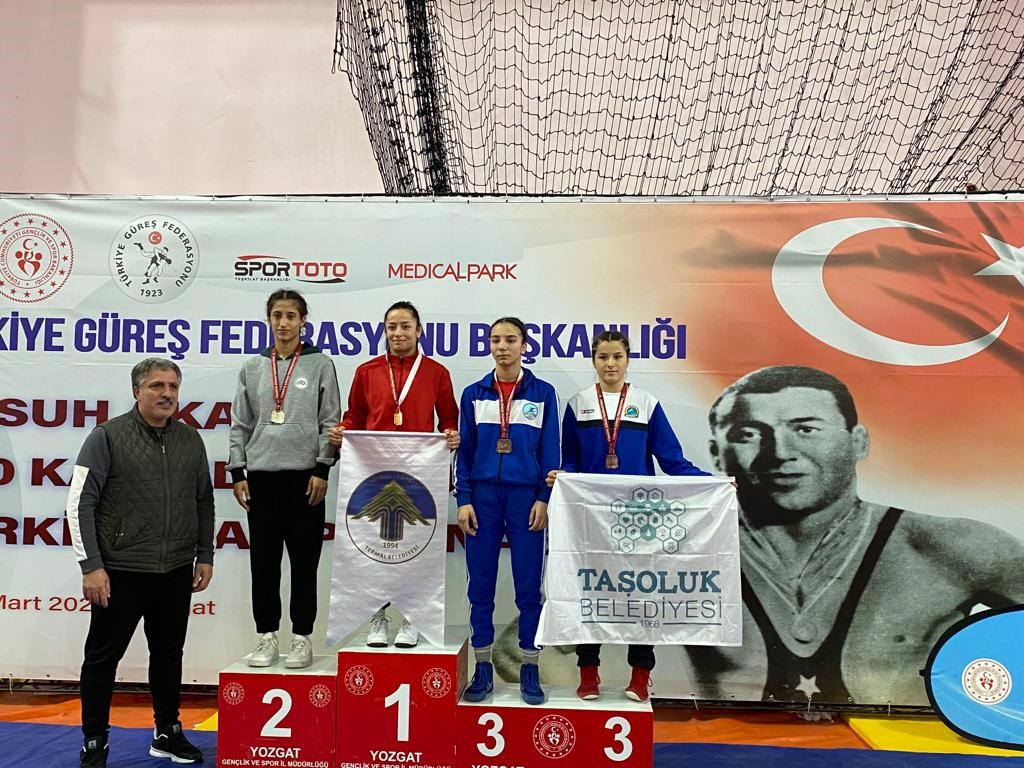 TAŞOLUK BELEDİYE SPOR KULÜBÜ SPORCULARI YOZGAT’TA DÜZENLENEN MÜSABAKALARDA U-17 KADINLAR
