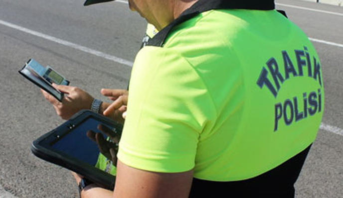 Afyonkarahisar’da polisin ‘dur’ ihtarına uymayarak önce otomobille ardından yaya olarak