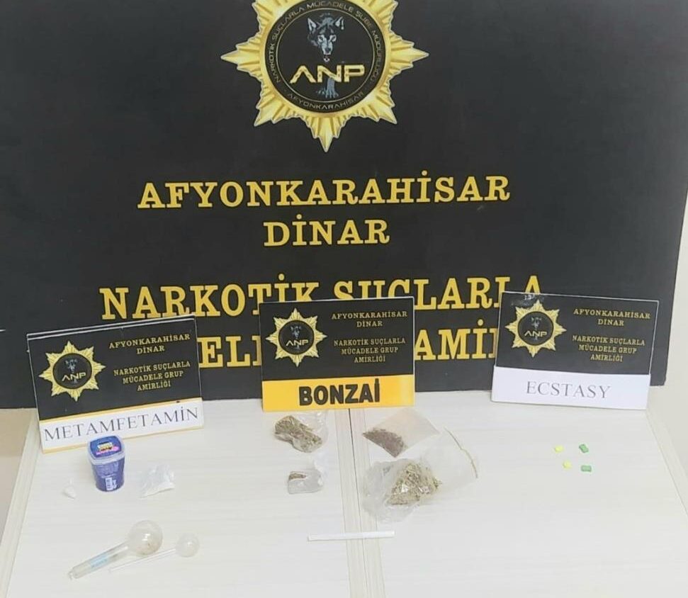 Afyonkarahisar’da polis tarafından gerçekleştirilen operasyonda değişik türlerde uyuşturucu maddeler ele