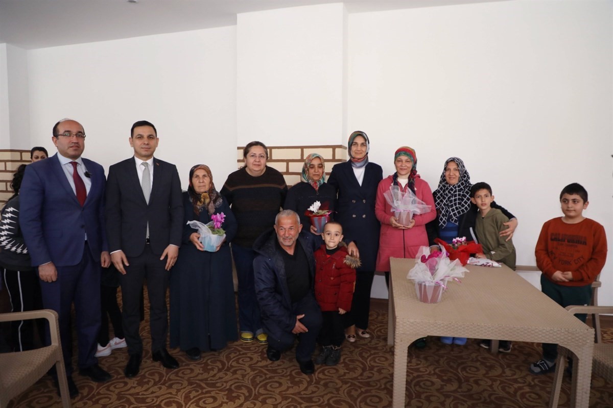 AFYONKARAHİSAR VALİSİ DOÇ. DR. KÜBRA GÜRAN YİĞİTBAŞI, DEPREM BÖLGESİNDEN KENTE