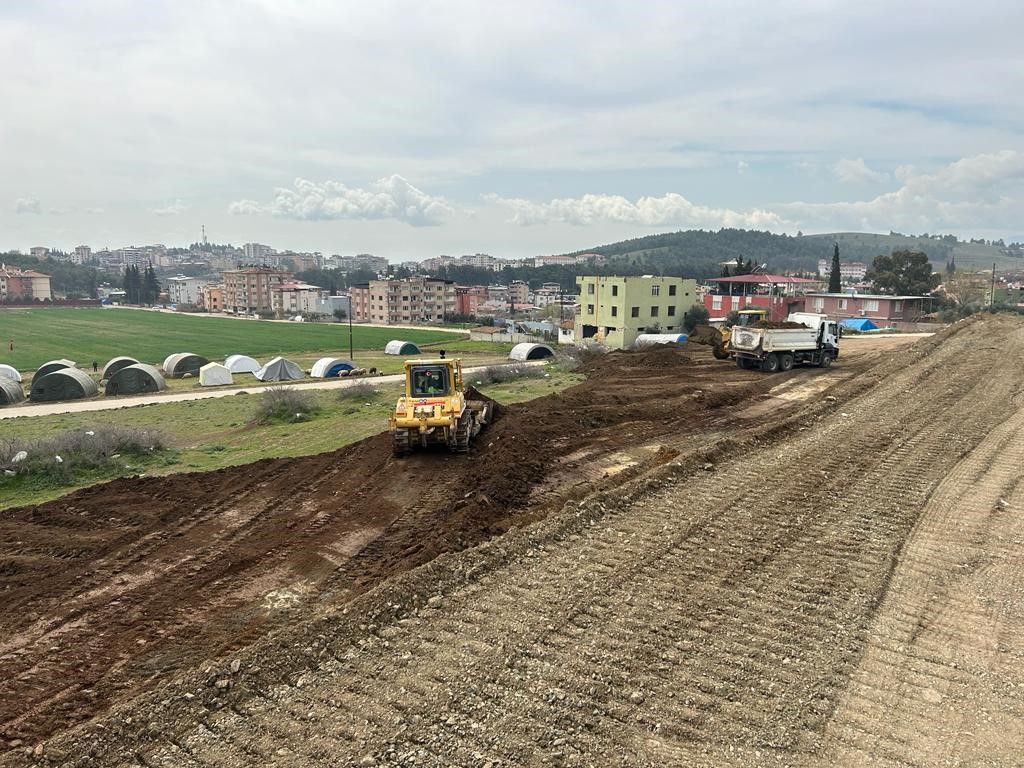HATAY KIRIKHAN’A GÖREVLENDİRİLEN AFYONKARAHİSAR VALİSİ KÜBRA GÜRAN YİĞİTBAŞI BÖLGEDE İNCELEMELERİNİN