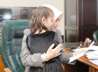 Vali Doç. Dr. Kübra Güran Yiğitbaşı’na çocuk evlerinde kalan miniklerden