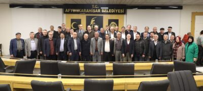 Afyonkarahisar’daki muhtarlarla bir araya gelen Belediye Başkanı Mehmet Zeybek, deprem