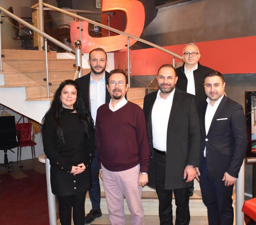 AK Parti’den ziyaret AK Parti İl Başkan Yardımcıları İbrahim Eroğlu, Tahsin Aydın, Eren