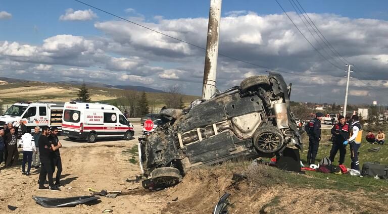 Afyonkarahisar’da meydana gelen trafik kazasında 1 kişi hayatını kaybetti, 3