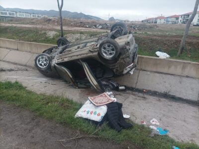 Afyonkarahisar’da meydana gelen trafik kazasında 1’i ağır 2 kişi yaralandı.