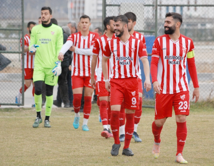 Afyonkarahisar Süper Amatör Ligi’nde şampiyonluğunu haftalar öncesinde ilan eden Emirdağspor,