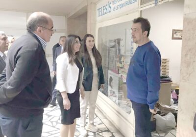 Uzun Çarşı’da esnaflarla ve vatandaşlarla bir araya gelen İYİ Parti