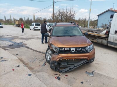 Afyonkarahisar’da meydana gelen kazada 4 kişi yaralandı. Edinilen bilgilere göre