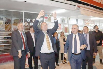 Bayramlaşma törenlerinin devam ettiği İYİ Parti’de Şuhut ilçesinde tören düzenlendi.