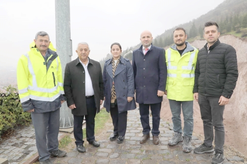 Afyonkarahisar’ın hayalinin gerçeğe dönüştüğü teleferik projesinde çalışmalar devam ediyor. Kabinler