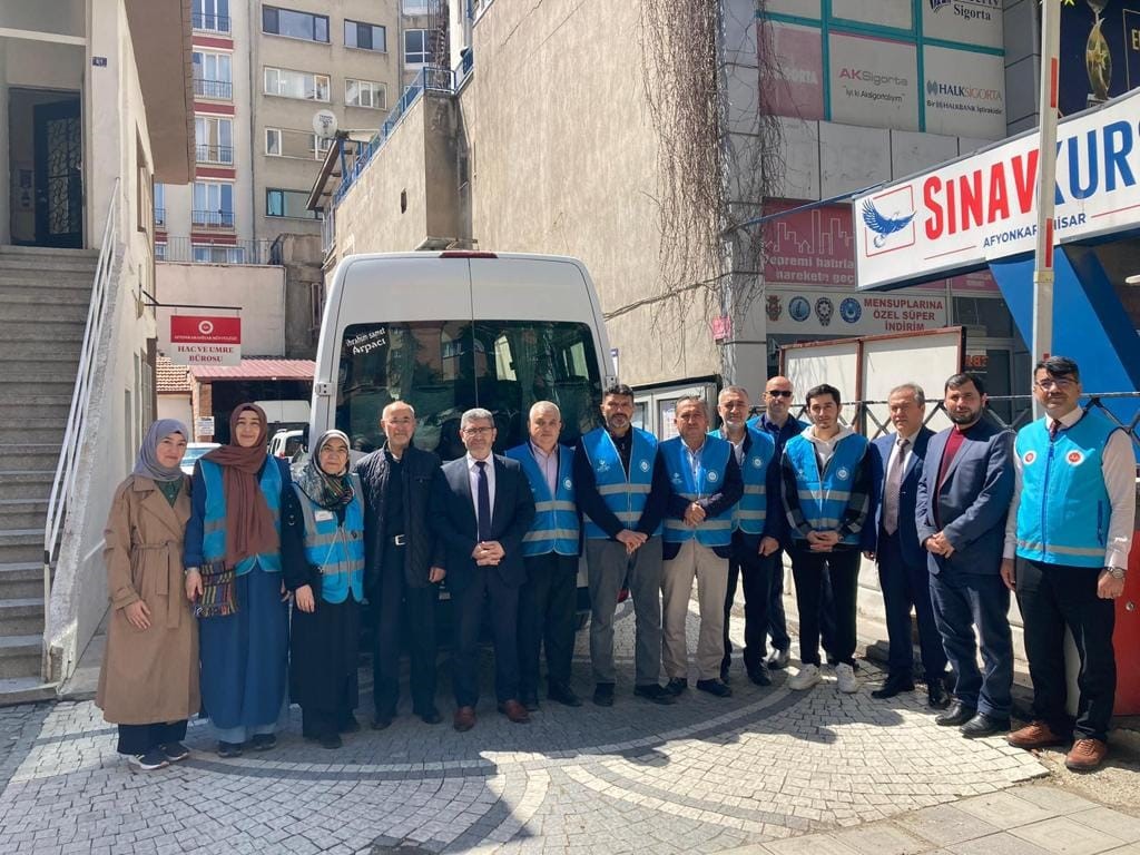 DEPREMZEDE VATANDAŞLARIN YANINDA OLMAK, YARALARINI BİR NEBZE DE OLSA SARABİLMEK