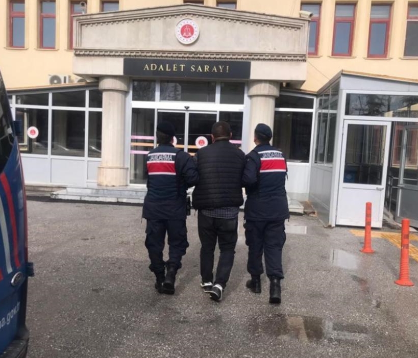 AFYONKARAHİSAR (AA) – Afyonkarahisar'ın Sinanpaşa ilçesinde 24 farklı suçtan aranan