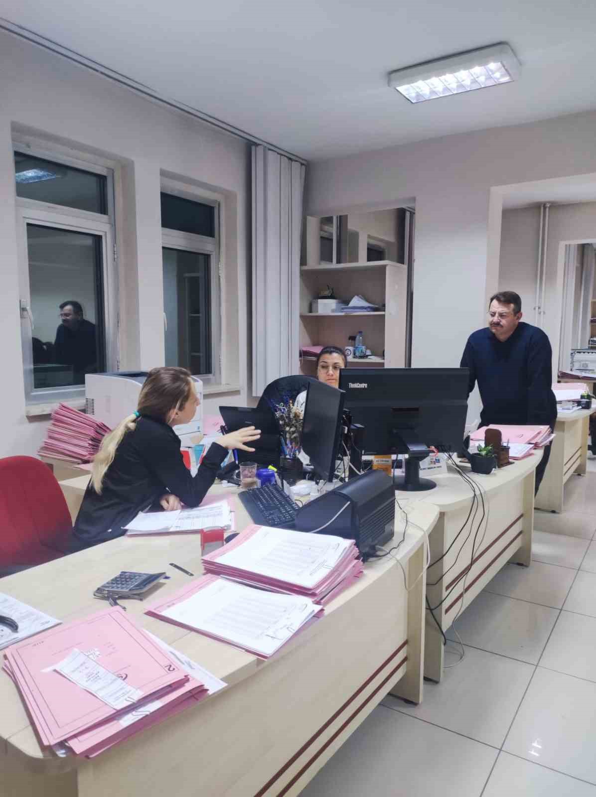 AFYONKARAHİSAR’DA EMEKLİLİKTE YAŞA TAKILANLAR (EYT) SOSYAL GÜVENLİK KURUMU’NUN (SGK) YOLUNU