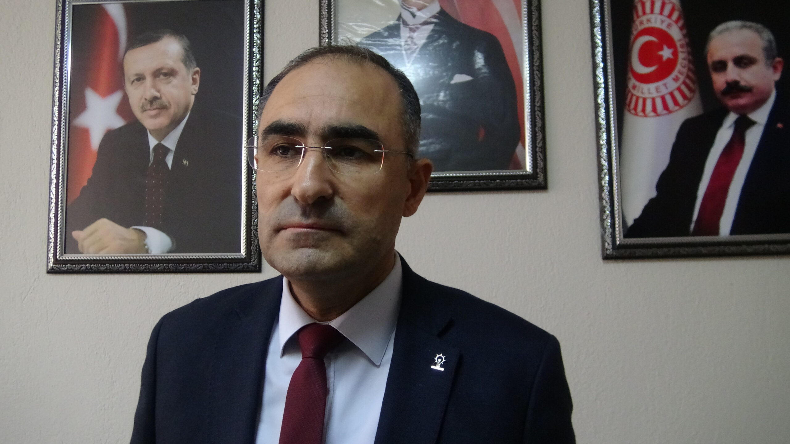 - Kazaya seçim çalışmaları için kara yolundan geçtiği sırada denk