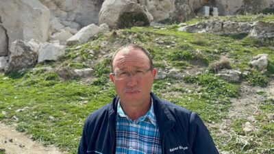 AFYONKARAHİSAR (AA) – Afyonkarahisar'ın Bolvadin ilçesinde kopan kaya parçaları, yerleşim