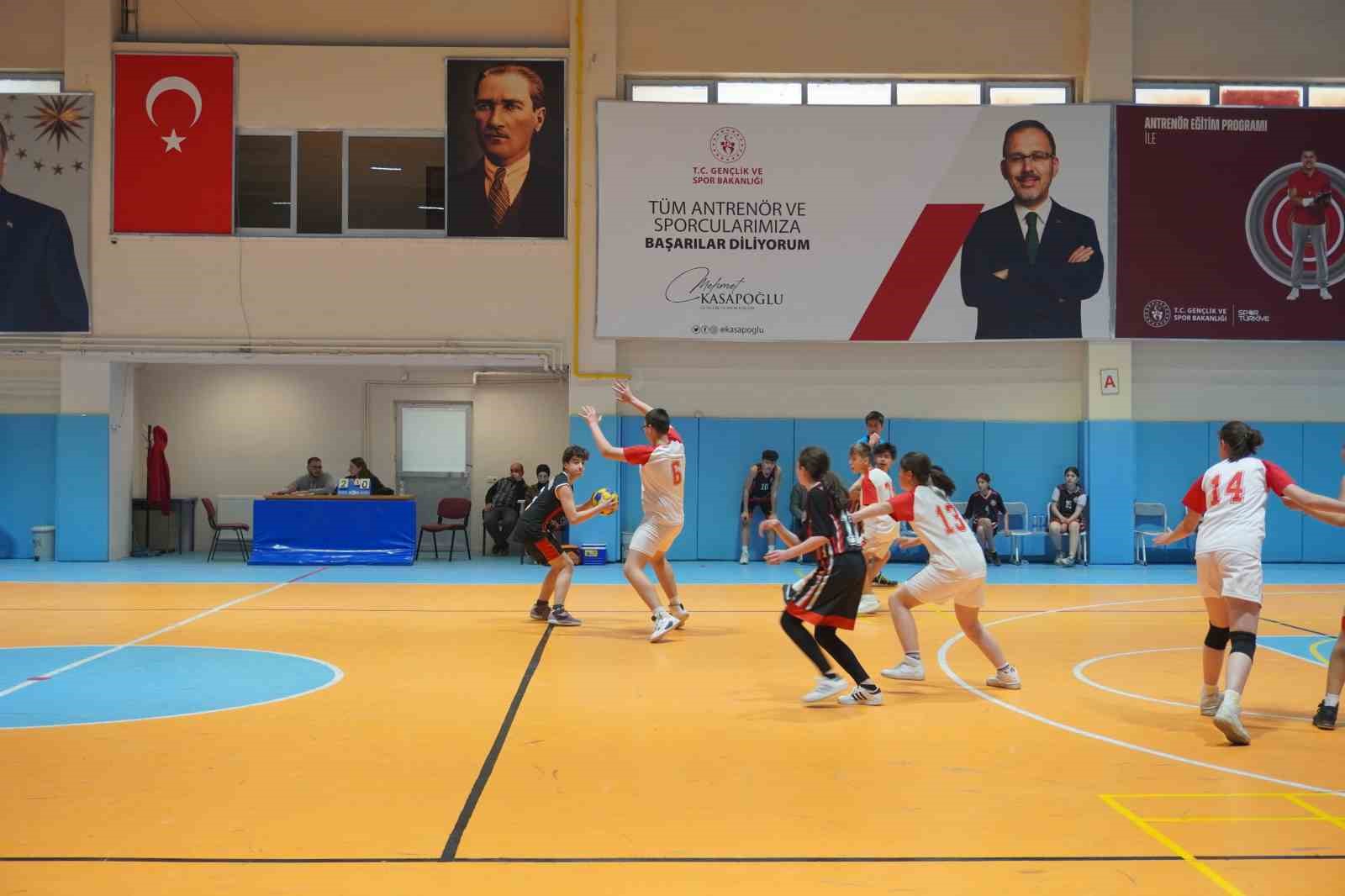 AFYONAKRAHİSAR’DA KORFBOL MÜSABAKALARI ÇİĞİLTEPE SPOR SALONUNDA TAMAMLANDI. KARŞILAŞMALAR NETİCESİNDE DERECEYE