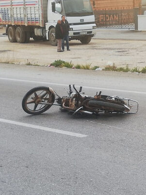 AFYONKARAHİSAR (AA) – Afyonkarahisar'ın Bolvadin ilçesinde otomobilin motosiklete çarpması sonucu