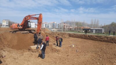 AFYONKARAHİSAR (AA) – Afyonkarahisar'ın Dinar ilçesinde bina temeli kazısında antik