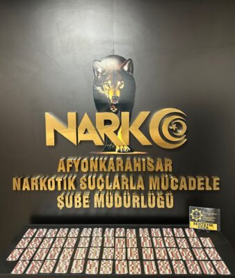 AFYONKARAHİSAR (AA) – Afyonkarahisar'da uyuşturucu ele geçirilen otomobildeki 2 şüpheli