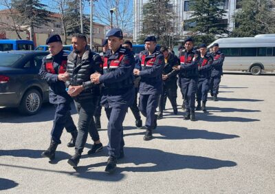 AFYONKARAHİSAR (AA) – Afyonkarahisar'da düzenlenen uyuşturucu operasyonunda gözaltına alınan 7