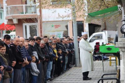 AFYONKARAHİSAR (AA) – Afyonkarahisar'ın Bayat ilçesinde otomobilin beton elektrik direğine
